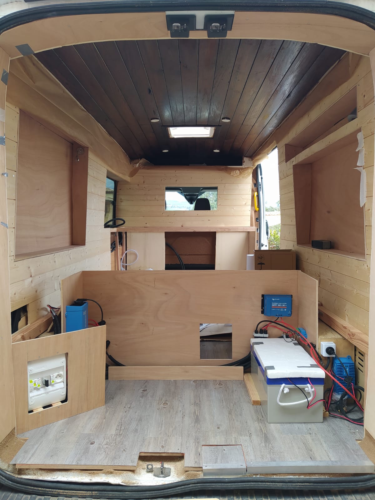 Accessoires et équipement pour camping-car, van & fourgon aménagé - H2R  Equipements